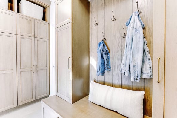 045-050-Mud-Room-DeNoiseAI-low-light-SharpenAI-Softness-1024x683