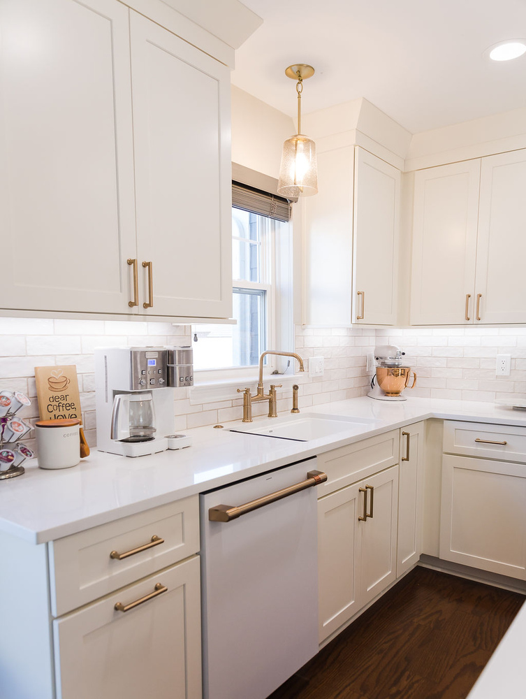 Bright white kitchen with modern finishes and luxury hardware by Cabinet Creations in Ferndale, MI