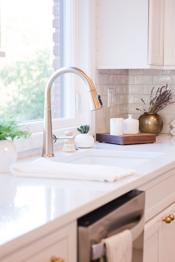 Ferndale kitchen sink vignette with glossy tile backsplash and gold faucet by Cabinet Creations